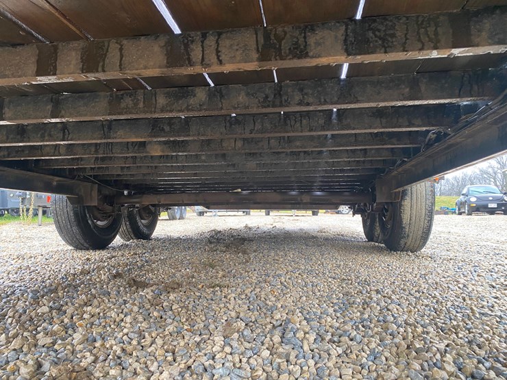 #310-•-2016-maxx-d-gooseneck-(helenville,-wi)-(has-wi-title)-image-7