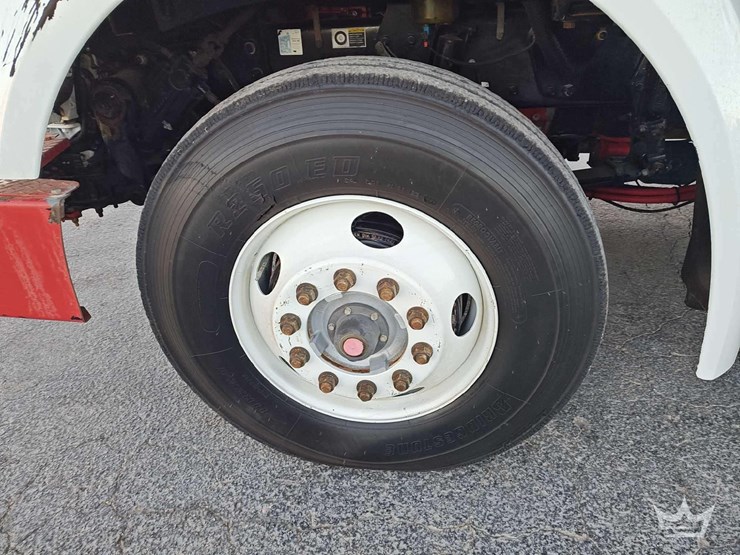 2015-peterbilt-567-image-23