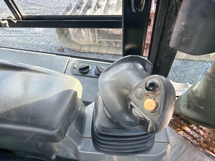 2015-caterpillar-d6k2-image-24