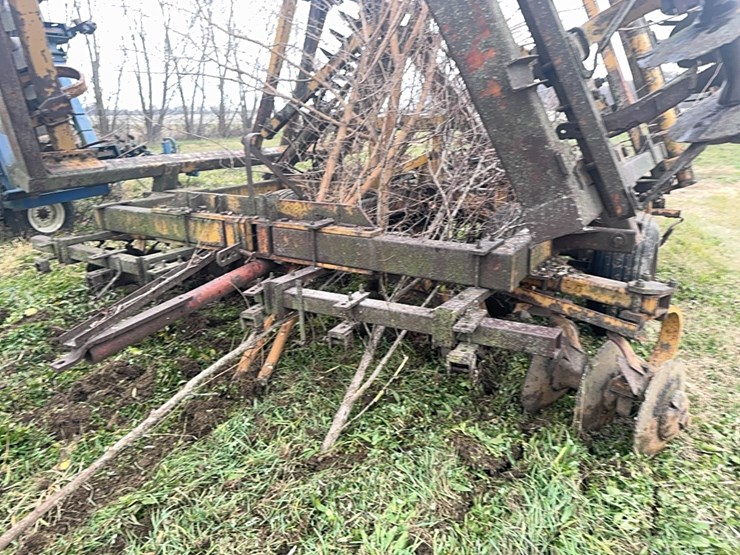 25’-wing-fold-disk,-poor-condition.--hydraulic-hoses-are-dry-rotted.--buyer-responsible-for-removal-image-10