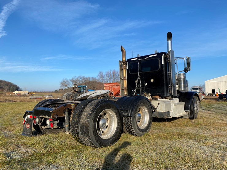 #1012-•-2013-peterbilt-tandem-axle-day-cab-semi-(has-wi-title)-(colfax,-wi)-image-6