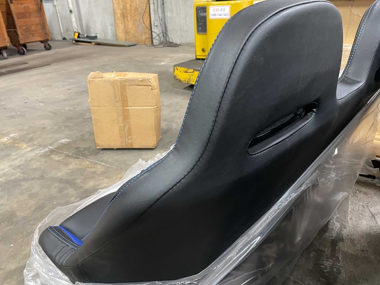 #8695-•-can-am-3-seater-bench-(e)-image-5