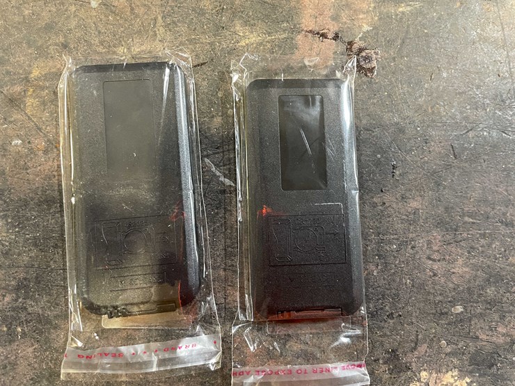 #8682-•-(2)-led-parking-lot,-yard-lights-(t12)-image-7