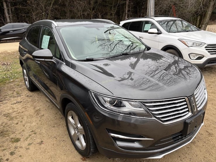 2017-lincoln-mkc-suv-image-3