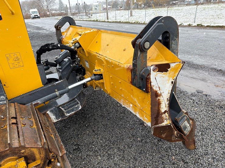 2023-deere-450k-image-13