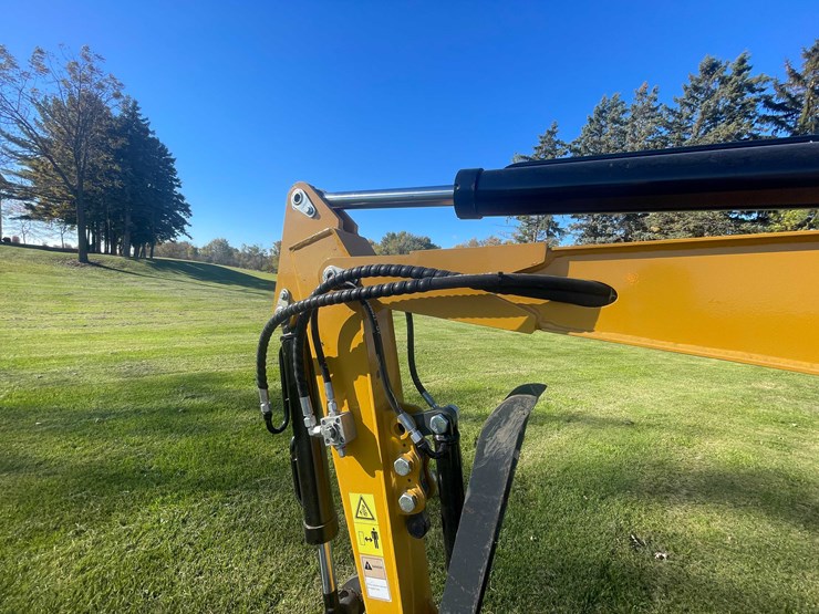 #412-•-2025-agt-industrial-mini-excavator-(cedar-grove,-wi)-image-12