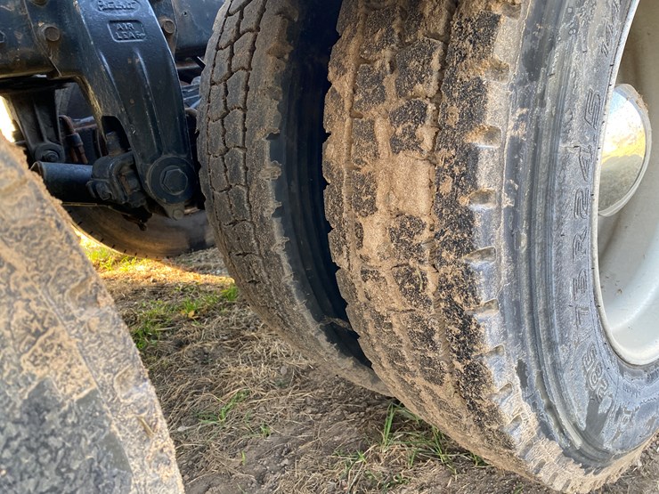 #1010-•-1984-peterbilt-sleeper-cab-semi-(has-wi-title)-(colfax,-wi)-image-28