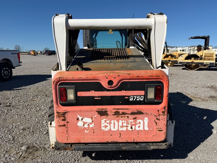 2013-bobcat-s750-image-5
