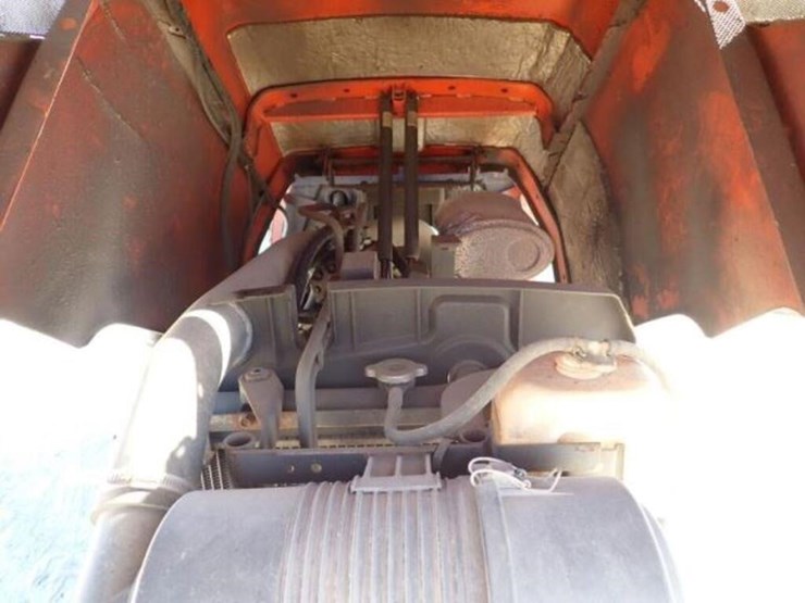 2011-kubota-m7040d-image-16