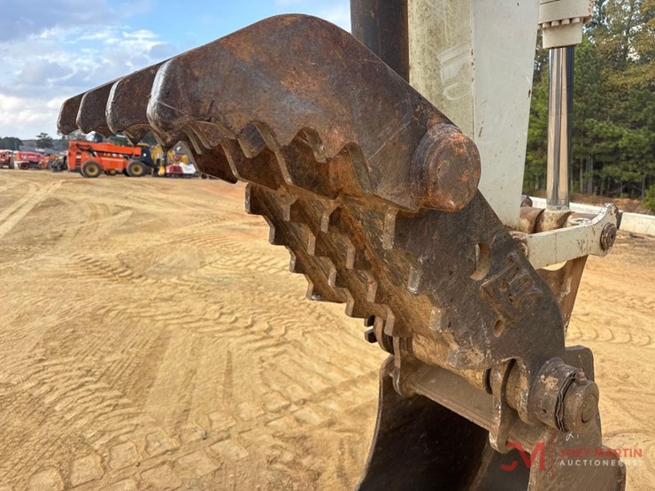 takeuchi-tb2150-image-15