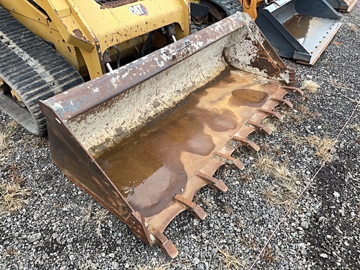 2021-caterpillar-299d3-image-10