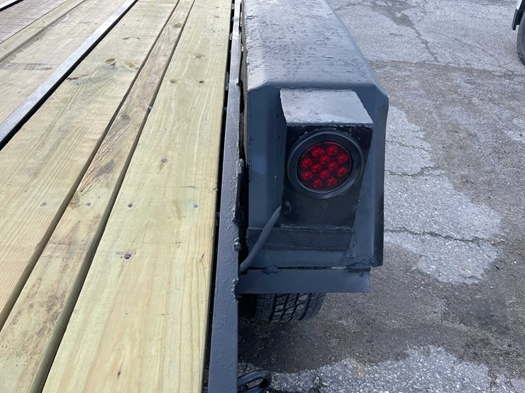 #1394-•-17'-tilt-deck-(no-title)-(of)-image-22