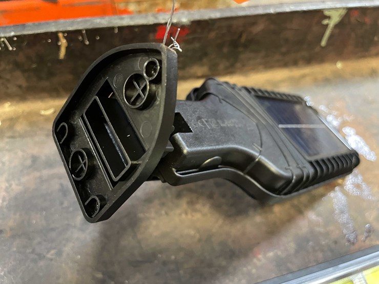 #8682-•-(2)-led-parking-lot,-yard-lights-(t12)-image-4