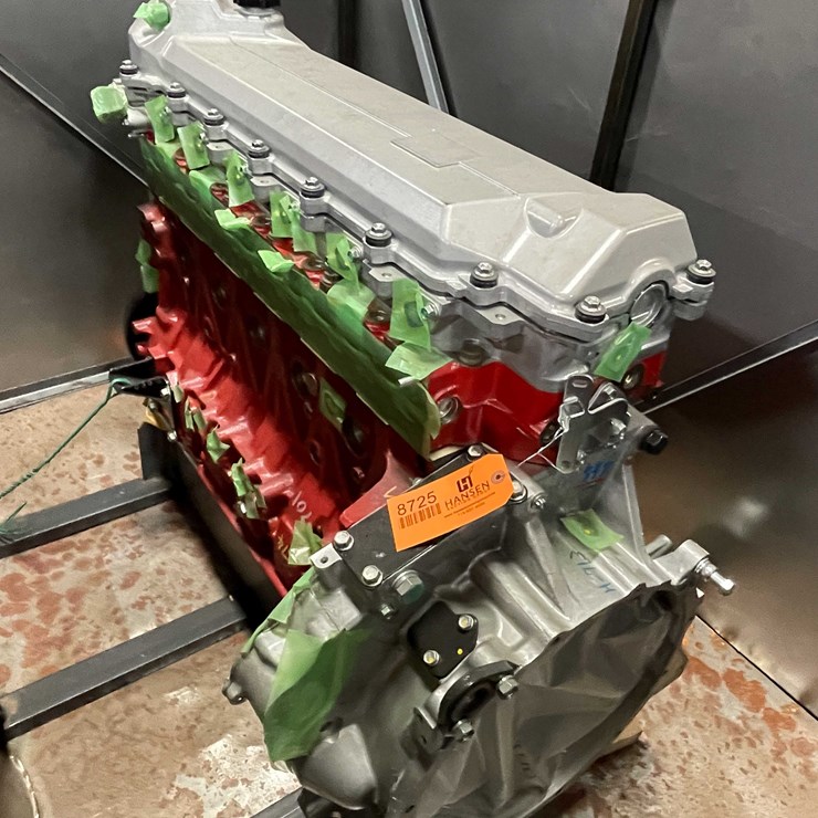 #8725 • Nissan UD Crate Motor (F)