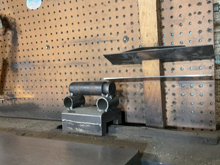 #180-•-armstrong-leveling-bench-and-roller-image-17