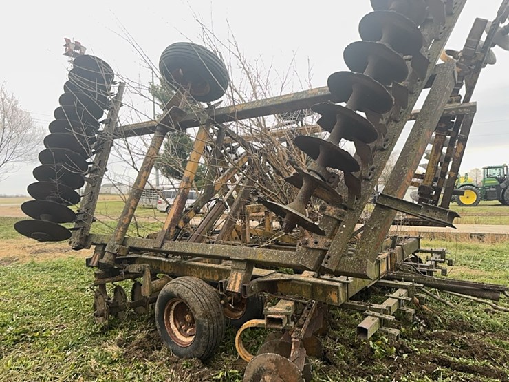 25’-wing-fold-disk,-poor-condition.--hydraulic-hoses-are-dry-rotted.--buyer-responsible-for-removal-image-16