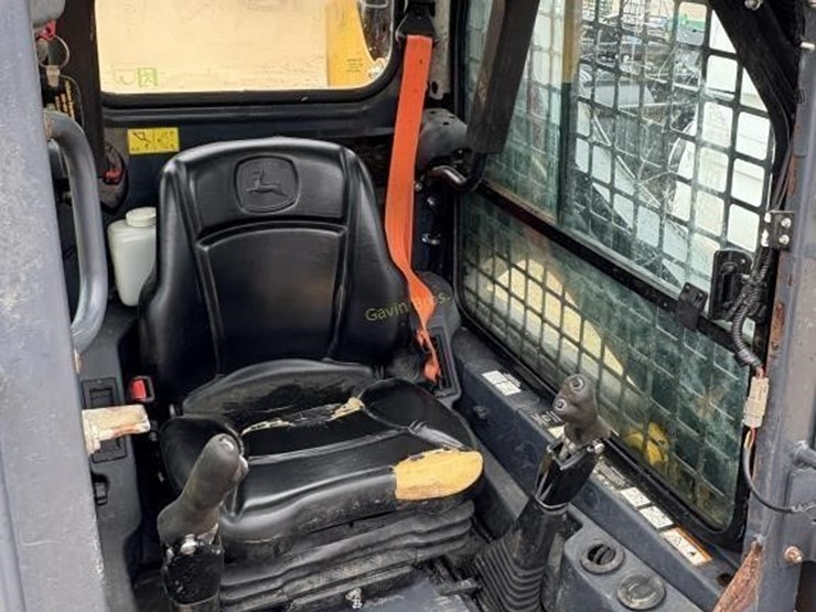 2018-deere-318g-image-10