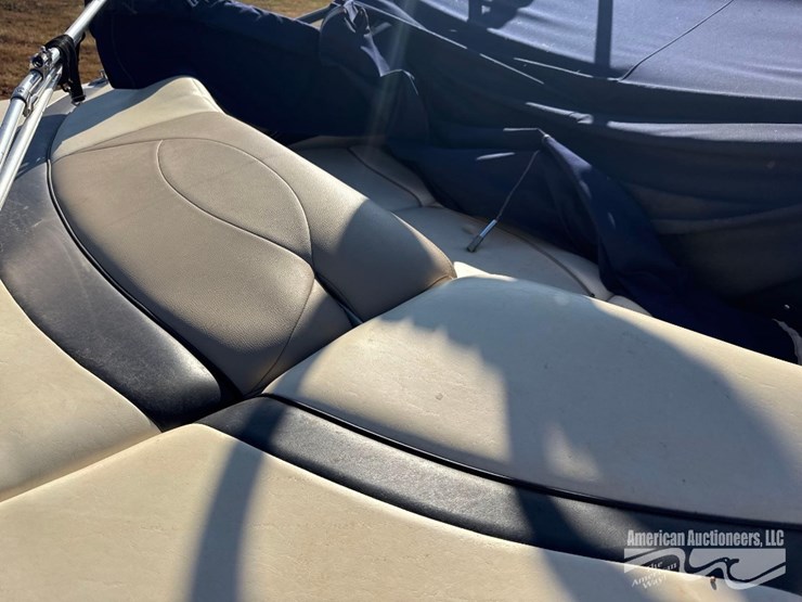 four-winns-ski-boat-image-7