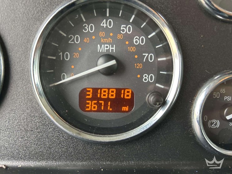 2013-peterbilt-348-image-6