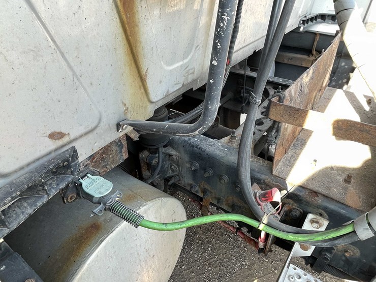 #200-•-2016-international-semi-tractor-(title-in-delay)-(denmark,-wi)-image-21