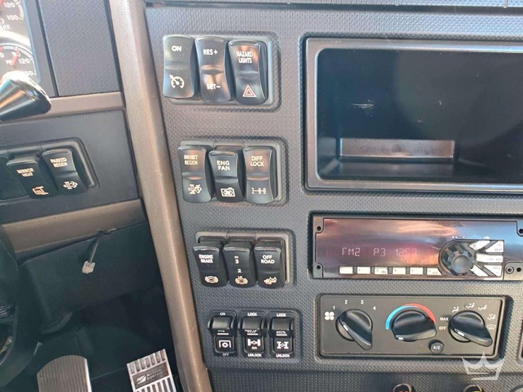 2019-international-hx620-image-21