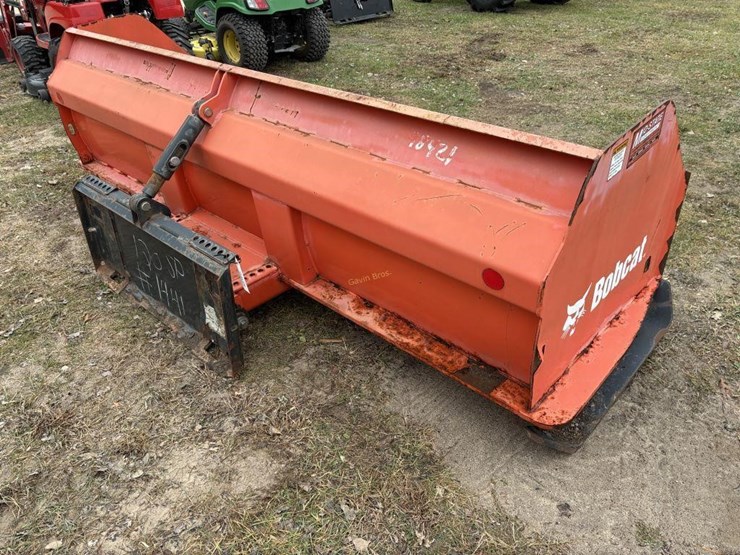 10'-bobcat-universal-attach-snow-pusher-image-4