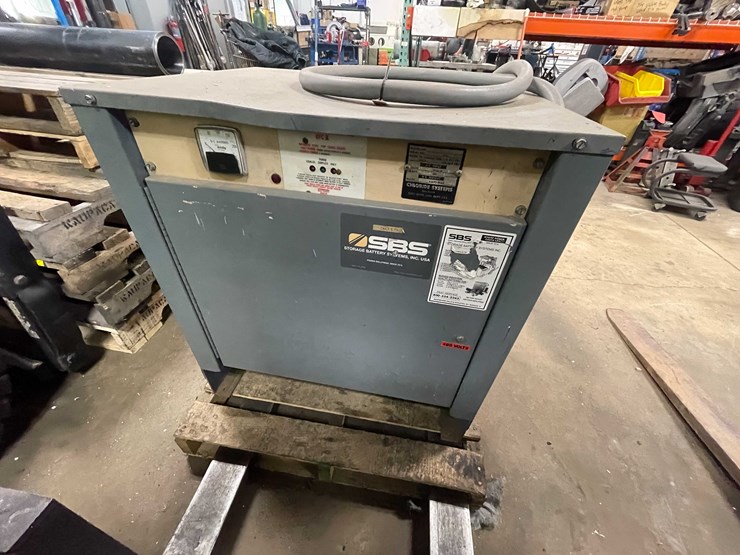 #454-•-clark-electric-forklift-(shawano,-wi)-image-35