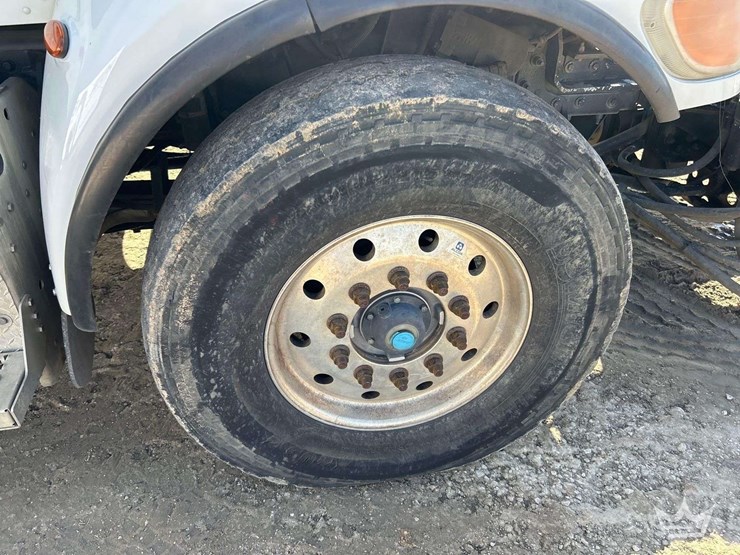 2015-peterbilt-348-image-40