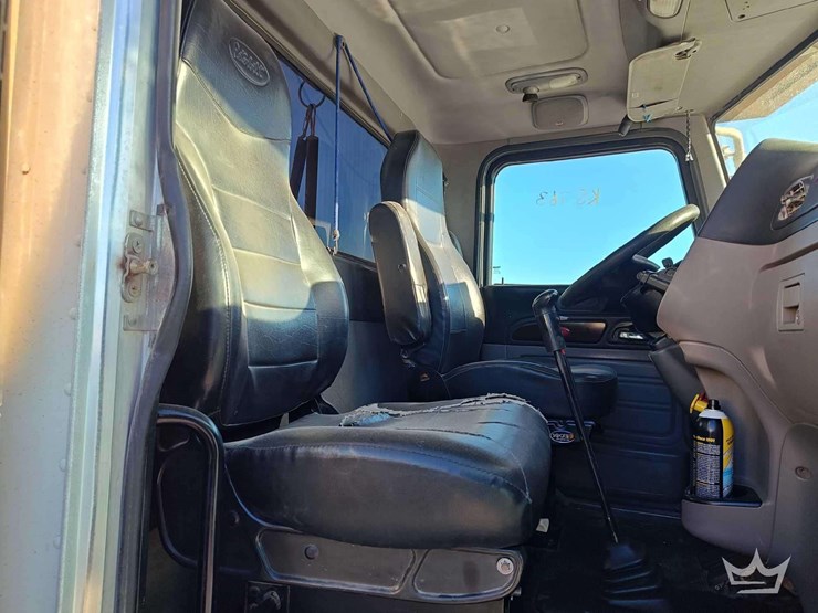 2012-peterbilt-386-image-27