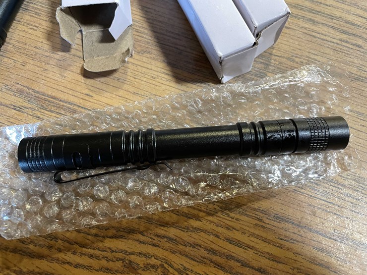 #8647-•-(4)-led-mechanic's-flashlights-(pr11)-image-2