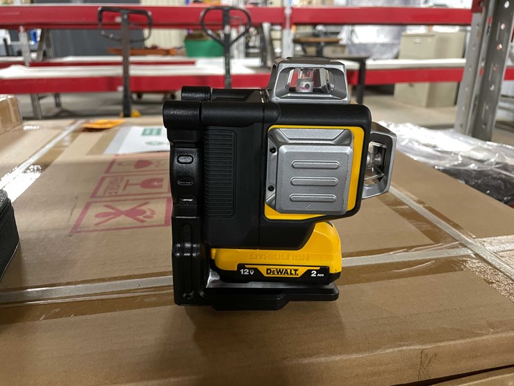 #8720-•-new-dewalt-green-self-leveling-360-degree-laser-(t14)-image-6