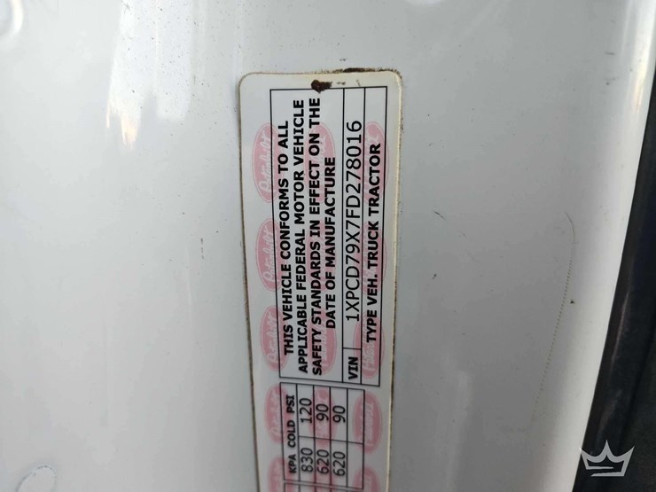 2015-peterbilt-567-image-5