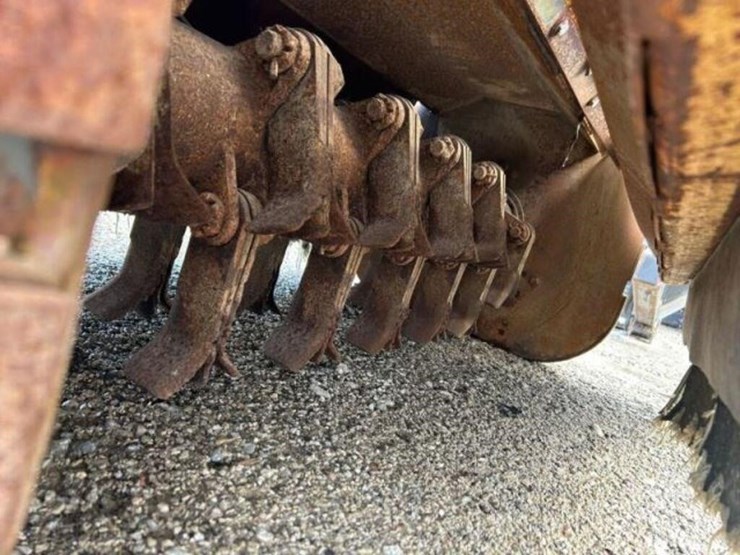 2008-new-holland-tv145-image-100