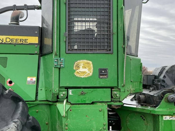 2016-deere-648l-image-34