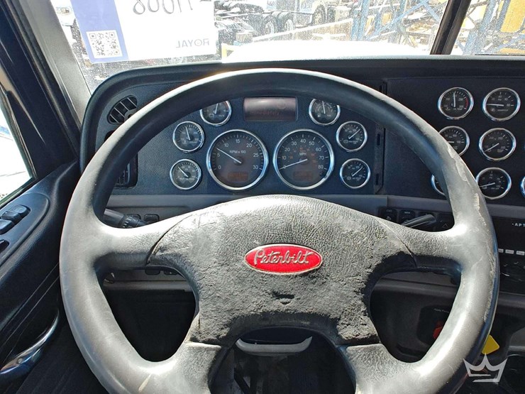 2015-peterbilt-389-image-15