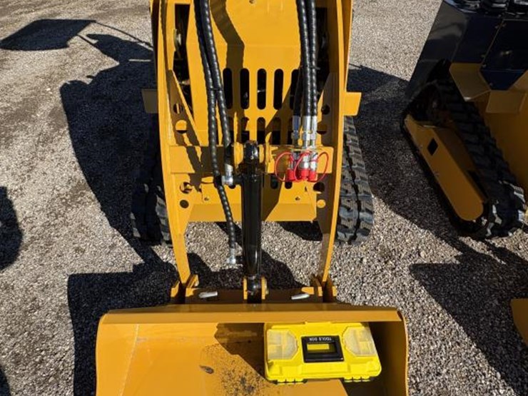 #118-•-sdll80-mini-skid-steer-loader-image-1