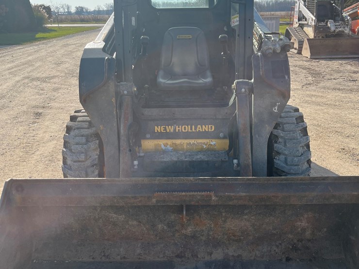 2014-new-holland-l218-image-10