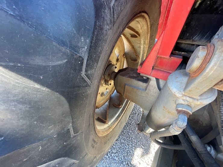 massey-ferguson-2705-image-22