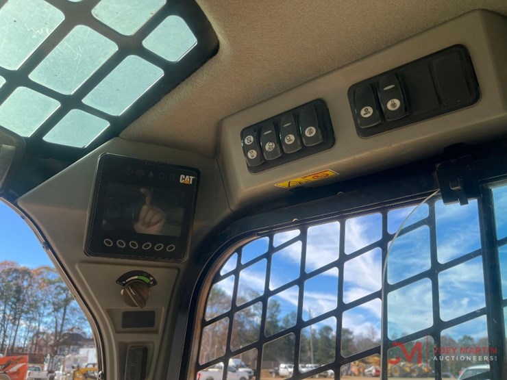 2017-caterpillar-299d-image-18