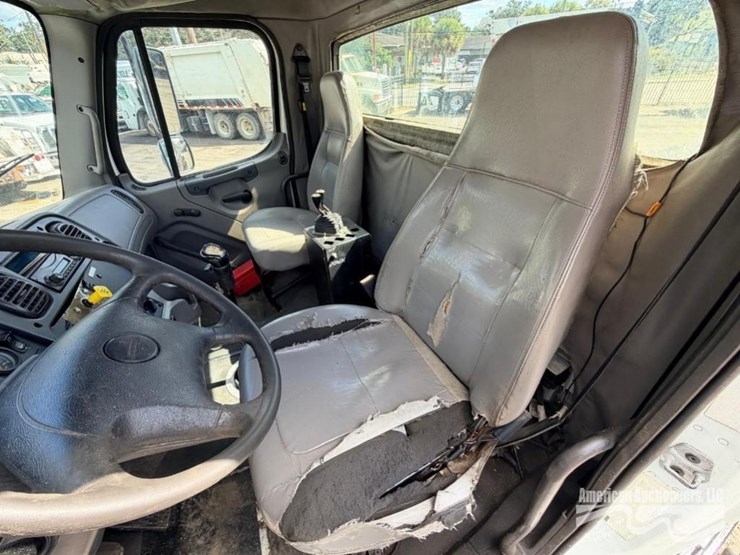 2012-freightliner-m2-112-medium-duty-roll-off-truck-image-25