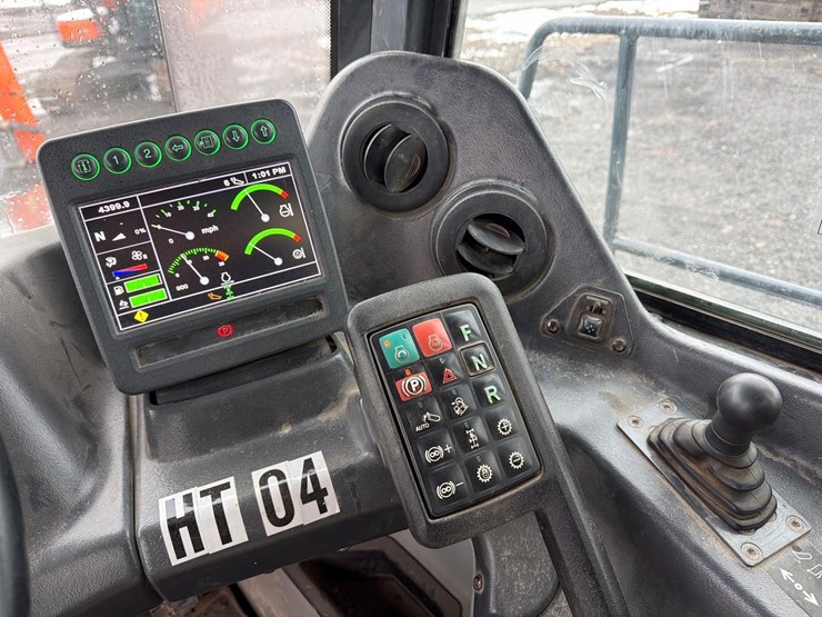 2020-deere-260e-image-18