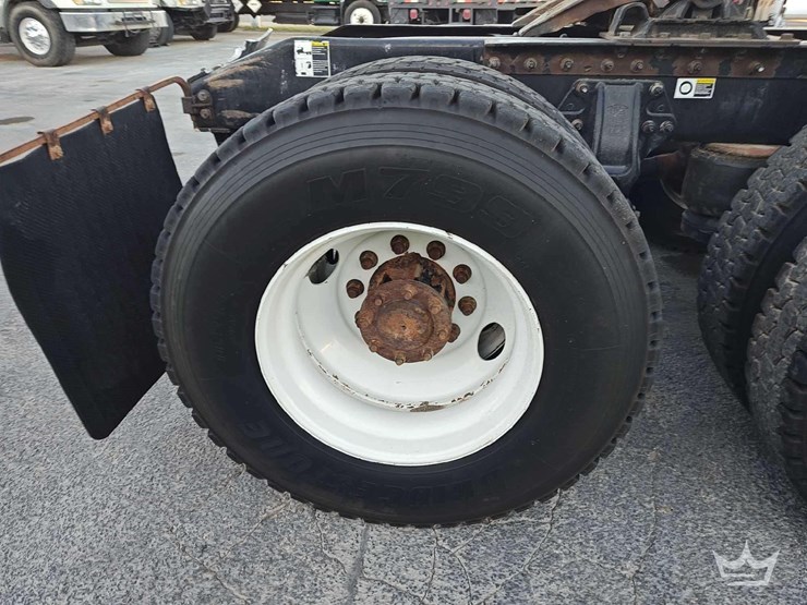 2015-peterbilt-567-image-20