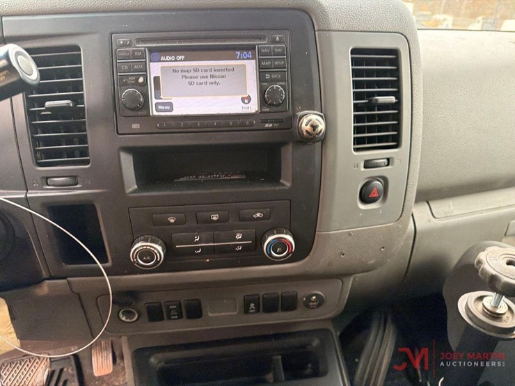 2013-nissan-nv3500hd-image-16