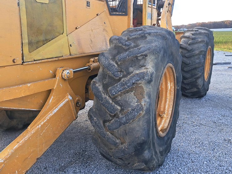 1994-deere-640e-image-34