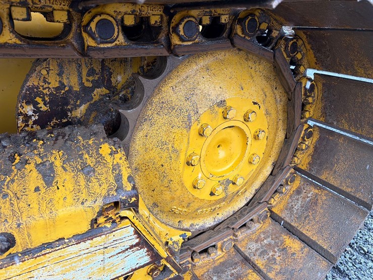 2023-deere-450k-image-9