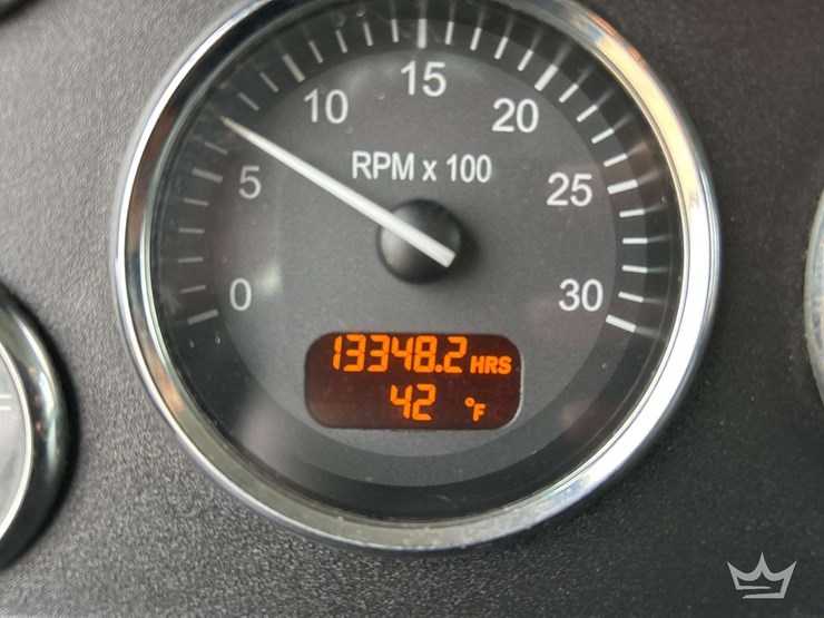 2013-peterbilt-348-image-7