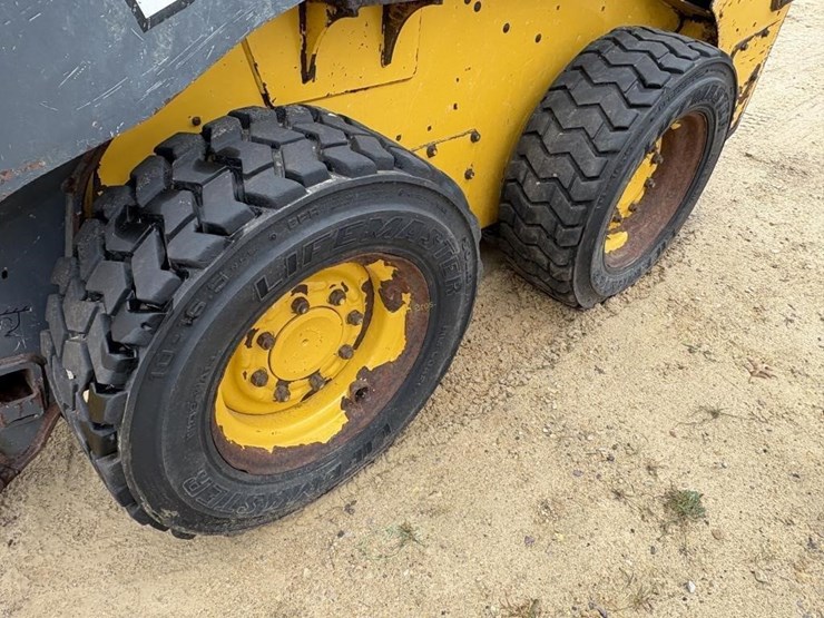 2018-deere-318g-image-16