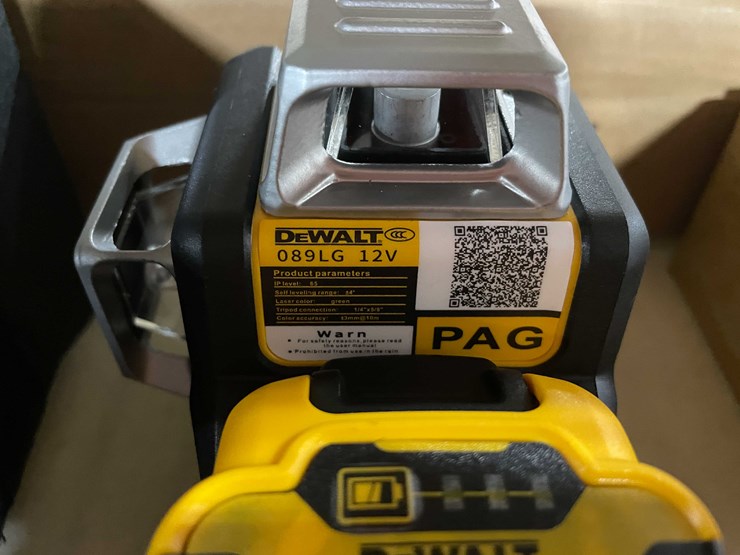 #8720-•-new-dewalt-green-self-leveling-360-degree-laser-(t14)-image-9
