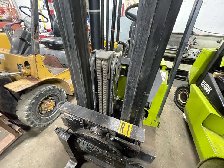 #454-•-clark-electric-forklift-(shawano,-wi)-image-16