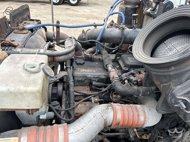 2013-peterbilt-348-image-9